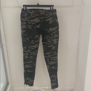 Camo skinny jeans
